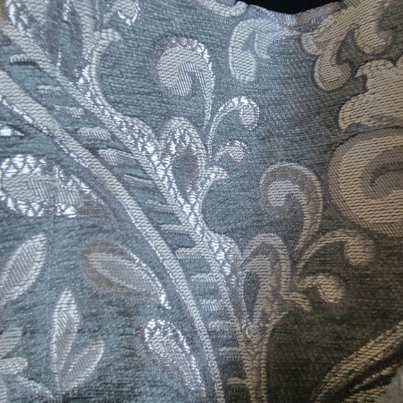 Croscill Gabrijel Damask Window Valance - Picture 3 of 6